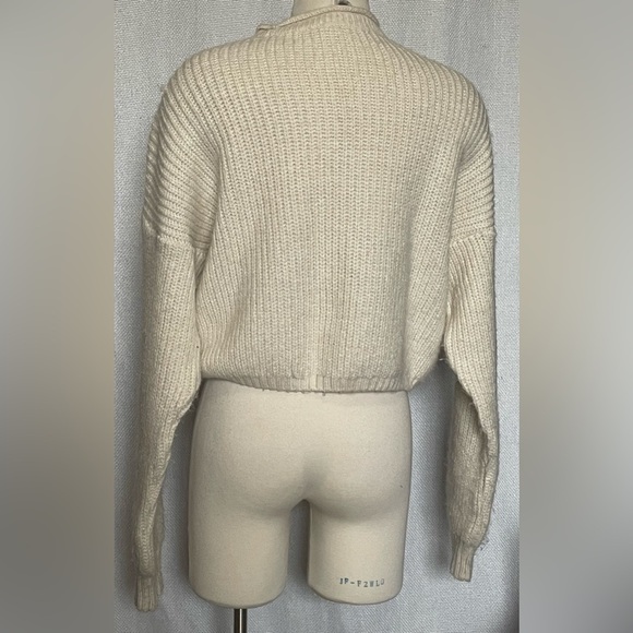 Urban Outfitters cropped sweater - Picture 3 of 6
